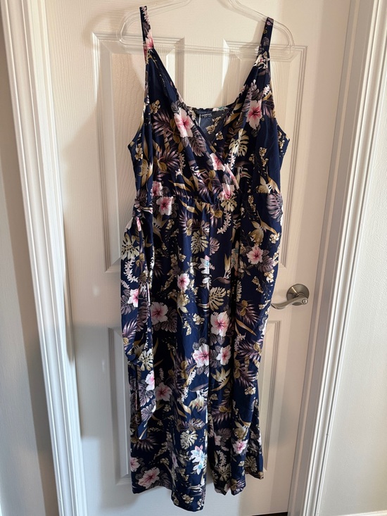 BloomChic Floral Jumpsuit - Picture 4 of 6